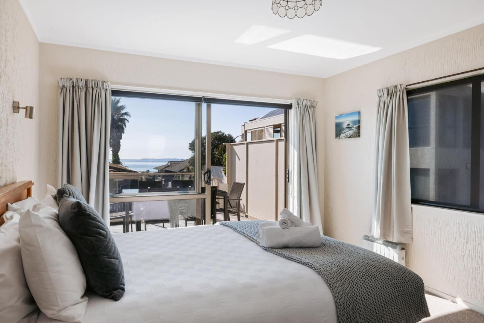 Magnificent Sunrises, Oceanbeach & Sea Views Mount Maunganui Exterior photo
