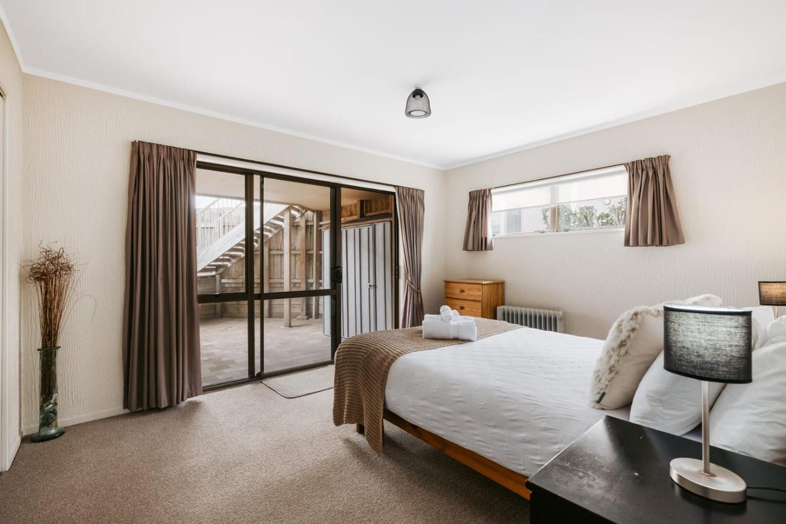 Magnificent Sunrises, Oceanbeach & Sea Views Mount Maunganui Exterior photo